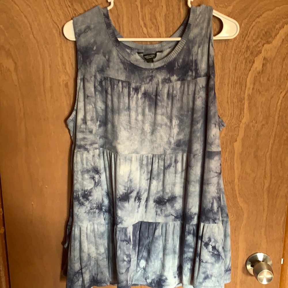Simply vera vera Wang tiered tank